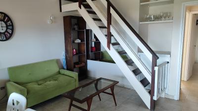 Departamento en alquiler en Pinamar. 4 ambientes, 2 baños y capacidad 6 personas. A 100 m de la playa