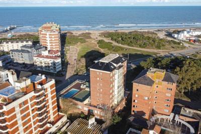 Departamento en alquiler en Pinamar. 2 ambientes, 1 baño y capacidad de 3 a 4 personas. A 450 m de la playa