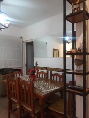 Departamento en alquiler en Pinamar. 3 ambientes, 2 baños y capacidad de 4 a 5 personas. A 150 m de la playa