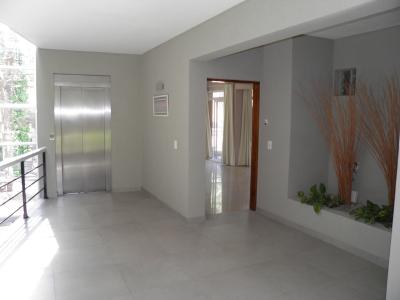 Departamento en alquiler en Pinamar. 4 ambientes, 2 baños y capacidad de 3 a 5 personas. 