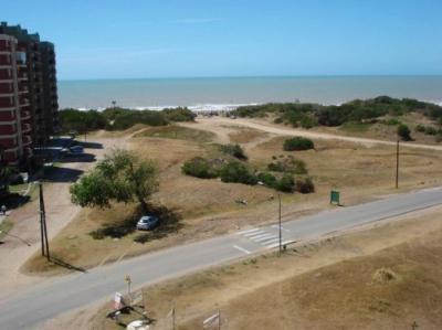 Departamento en alquiler en Pinamar. 2 ambientes, 1 baño y capacidad de 2 a 4 personas. A 150 m de la playa