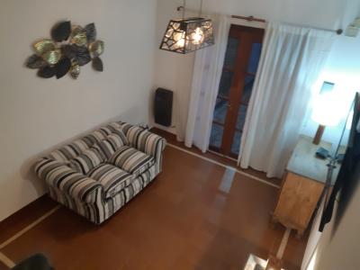 Duplex en alquiler en Pinamar. 4 ambientes, 2 baños y capacidad de 3 a 5 personas. 