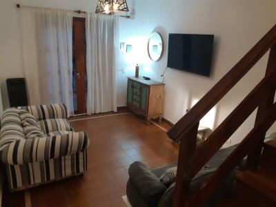 Duplex en alquiler en Pinamar. 4 ambientes, 2 baños y capacidad de 3 a 5 personas. 