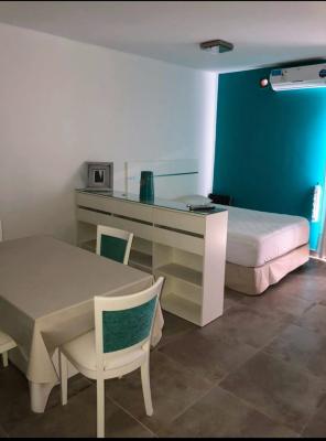 Departamento en alquiler en Pinamar. 1 ambientes, 1 baño y capacidad de 1 a 2 personas. A 50 m del centro