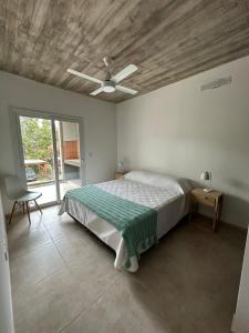 Departamento en alquiler en Pinamar. 3 ambientes, 2 baños y capacidad de 2 a 4 personas. 