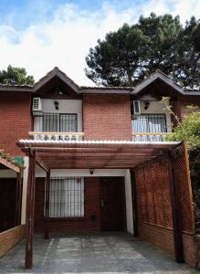 Duplex en alquiler en Pinamar. 3 ambientes, 1 baño y capacidad de 2 a 4 personas. 