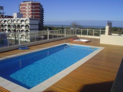 Departamento en alquiler en Pinamar. 2 ambientes, 1 baño y capacidad de 1 a 4 personas. A 250 m de la playa