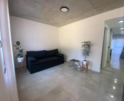 Departamento en alquiler en Pinamar. 4 ambientes, 2 baños y capacidad de 3 a 6 personas. 