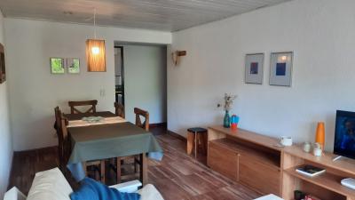 Departamento en alquiler en Pinamar. 3 ambientes, 1 baño y capacidad de 1 a 5 personas. A 150 m del centro