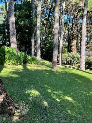 Casa en alquiler en Pinamar. 12 ambientes, 4 ba&ntilde;os y capacidad de 1 a 12 personas. 
