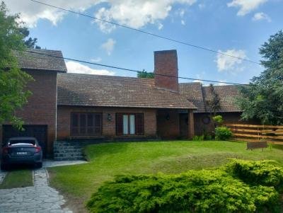 Casa en alquiler en Pinamar. 6 ambientes, 3 ba&ntilde;os y capacidad de 2 a 7 personas. 